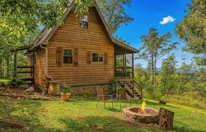 A Still Point Cabin and HOT TUB!
