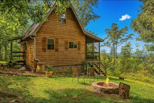 A Still Point Cabin and HOT TUB! - Homestays