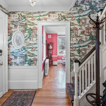 Spacious 1Br on Salem Common l Steps to Downtown l Fenced in Yard + Parking