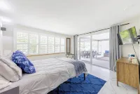 Close to the Beach and 5th Ave! Fun Naples Peaceful Getaway 4U! - 3-Star