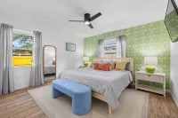 NEW~Sunset Cove Retreat~Heated Pool~Spa~Pool Table - Hot Tub