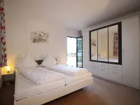Spacious and comfortable apartment with terrace for up to 7 people Hotels in Immerath