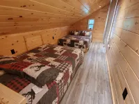 Custom Built Tiny Home/Cabin in Jackman with Direct Trail Access on Powersports - Homestays