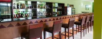 Gorillas Lake Kivu Hotel - ที่มีบาร์