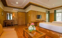 Kusuma Agrowisata Resort & Convention - Uima-altaat