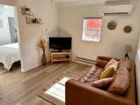 Charming Creekside Cabin Walk to Downtown Manitou – Ideal Retreat! - Chalets