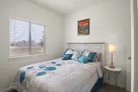Beautiful Home Close to River Parks , Airport & Downtown. Pet-Friendly! - 3성급