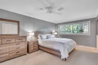 Sunny Florida Escape: Private Heated Pool, Hot Tub, Putting Green, Beach Nearby!