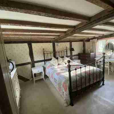 Beautiful 16th Century House in National Park 1 hr from London with Small Pool Rooms