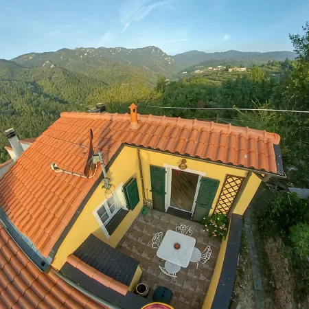 In the Final Hills, ideal for bikers and climbers. Paradise 20 min. from the sea.