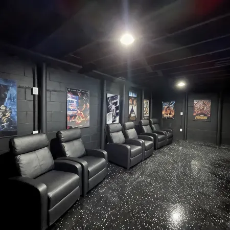 Cozy 3Br, Theater Room & FirepitNo Cleaning Fee!