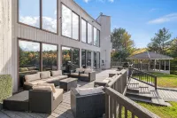 Lakefront Paradise: Views, Heated Pool, Games! Summer & Winter Fun For Everyone! - WiFi
