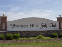 5-Star Branson Hills Villa - 4 Master Suites, Sleeps up to 10, Pool & Golf - บังกะโล