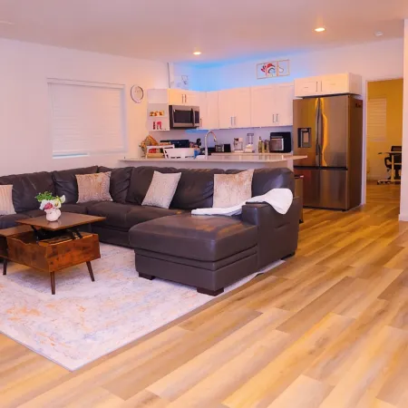 Cozy 3-Bedroom Home, 3 Min to Aurora’s Gaylord, 10 Min to Denver Airport!