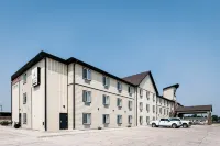 Black Gold Suites Stanley - Pet friendly