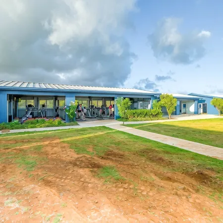 BRAND NEW AC | Ground Floor 1 Bdrm | Peekaboo Ocean View | Pool | 5 Min to Beach