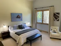5-Star Craftsman Style Home - Contemporary Decor, Open & Sunny Floor Plan - 4-Star