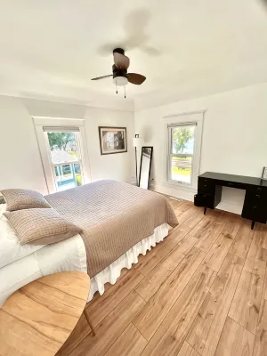 Scenic, waterfront home on Lake Pepin with HOT TUB - 4つ星