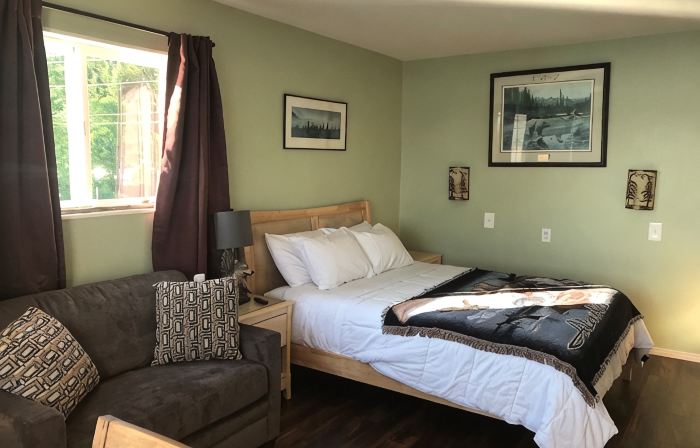 Alaskan Waterfront Studio Apartment (Wolf Suite) Vacation Rental