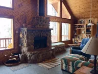 Views! in the Pines. Custombuilt, 2-Bdrm Home, Privacy. 3 Miles to Town. - Chalets