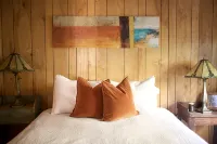 Sol Duc Riverside Retreat: Entire Riverfront Home - Chalets