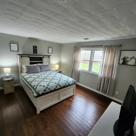 Spacious Mountain Retreat – Sleeps 12 – Pool, Hot Tub, Peaceful & Beautiful!