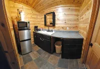 Little cabin in the heart of the Kiamichi Mountains 33 miles from Hochatown, OK - Alppimaja