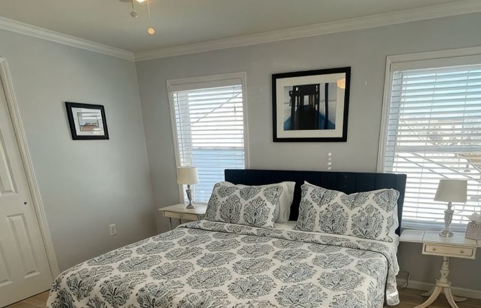 A cozy house that sleeps 10 just a few blocks from the beach