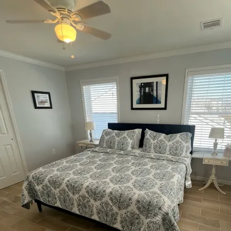 A cozy house that sleeps 10 just a few blocks from the beach Hotels in Lavallette