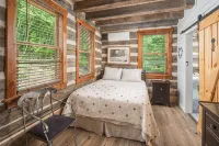 Creekside Cabin, located just minutes from Blowing Rock! - Chalets