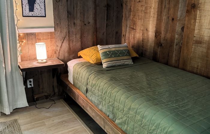 Cozy Cabin on Mill Brook, Minutes to Sugarbush & MAD River Glen