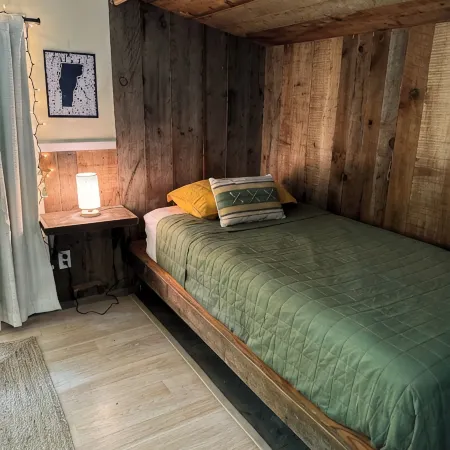 Cozy Cabin on Mill Brook, Minutes to Sugarbush & MAD River Glen