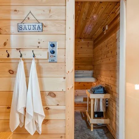 Family Cabin with all the views on Big Sandy