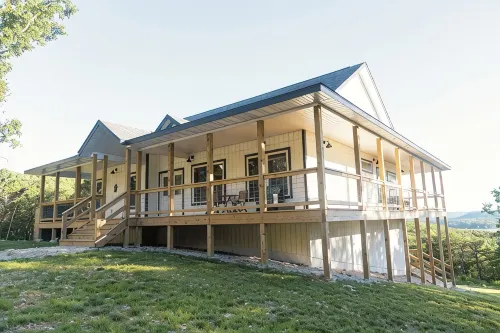 Huckleberry Hollow, secluded home in the woods, wraparound porch, soaker tub! - 4성급