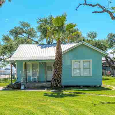 Charming House 1/2 Block from Bay Hotel Exterior