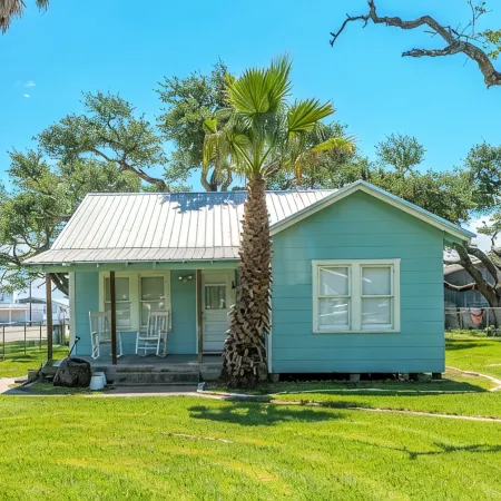 Charming House 1/2 Block from Bay
