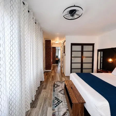 Private Guest house with Parking and Wi-Fi in a Central Location