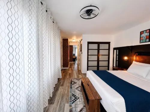 Private Guest house with Parking and Wi-Fi in a Central Location - Condos