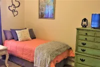 Downtown Alamosa 3 Bedroom 2 Bath Home - Wifi