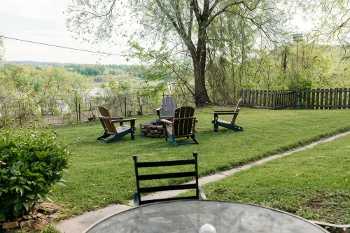 Cozy Riverview Cottage. 5 minute walk to downtown - Boutique