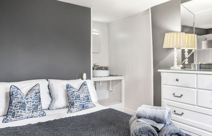 Private decking area & Central location  within 5 min walk of town.