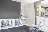 Private decking area & Central location  within 5 min walk of town. - 4-Star