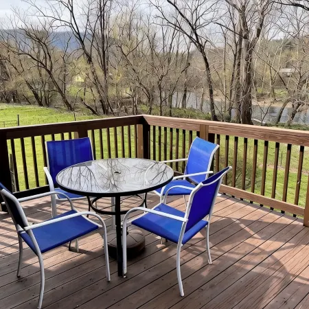 Comfy Creekside Getaway in Eagle Rock, VA on Craig Creek, near the James River