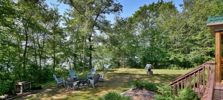 Lakefront Cabin w Screened Deck! Pontoon Rental! 2 Kayaks / Fishing Row Boat! Hotels in Barron County