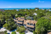 SANDY TUNDRA TOWNHOUSE, WATER-VIEWS, BOAT SLIP, PRIVATE BEACH, CLUB ACCESS - 3-Star