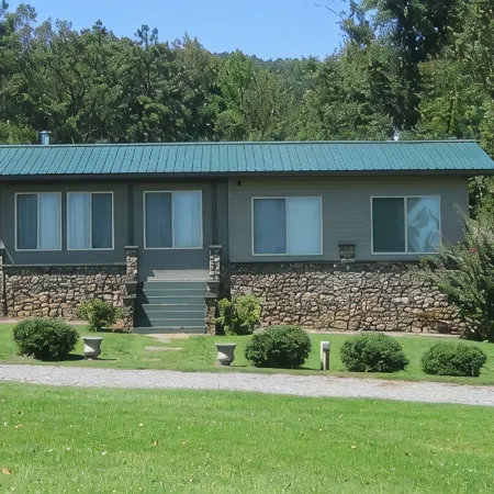 Lake & mountain views! Covered Boat Port w/Power, Pets Welcome