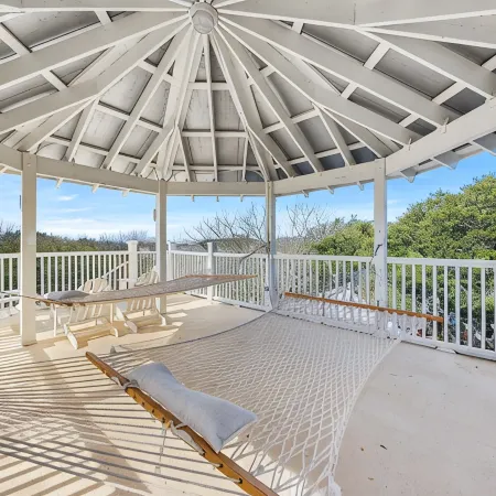 Sleeps 15 Heated Pool Walk to Seaside Roof Top 1 block to Beach + Chairs & Bikes