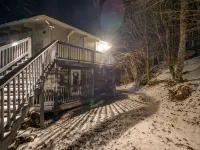 Slopeside Beech Mtn - Ski-in/Ski-Out - Beat the Heat - Biking + Mountain Views - balcony