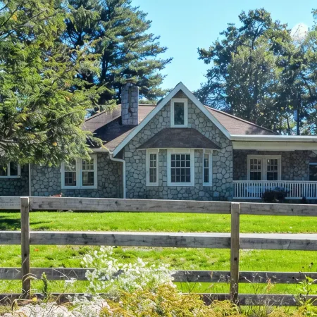 Cozy Family Cottage on Skytop Lodge Property