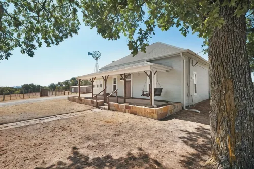 Farmhouse on 8 acres - 4-Star